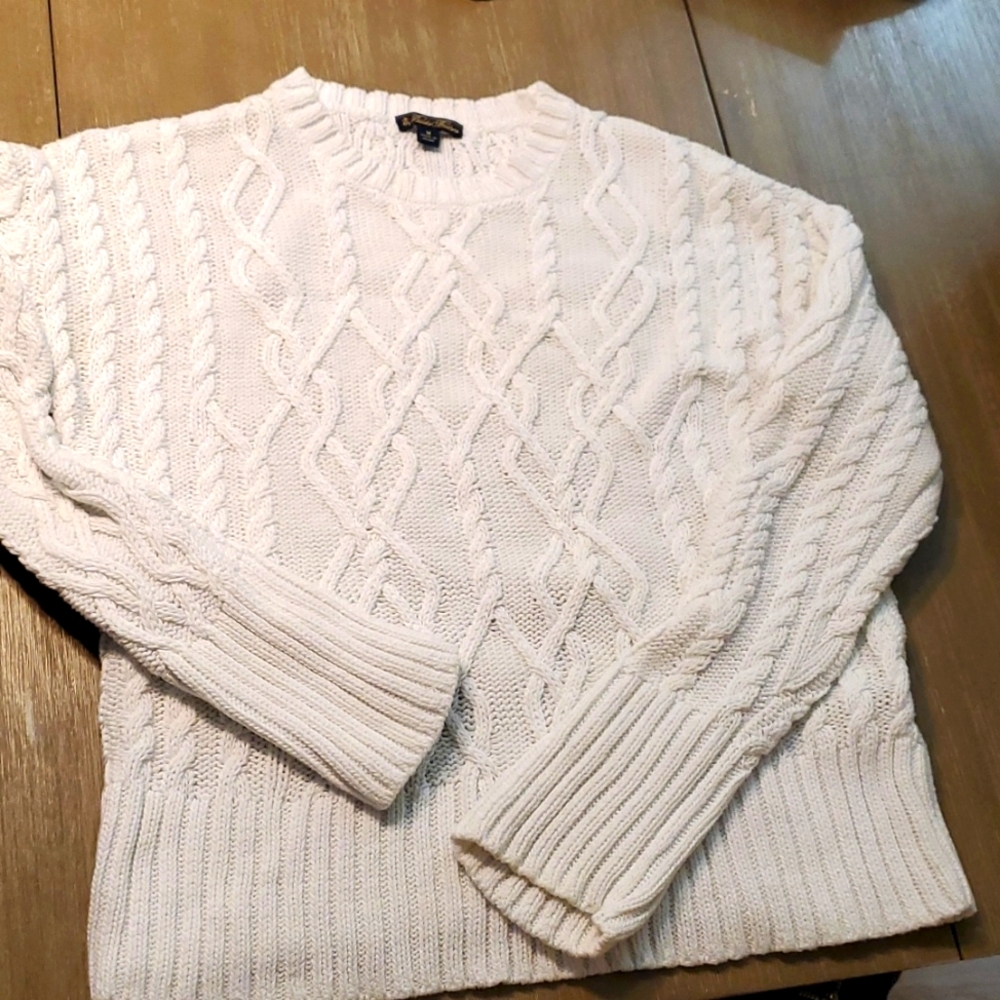 Brooks Brothers White Cable Knit Womans sweater, size Medium